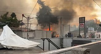 Incendio en Lindavista deja 25 casas dañadas y evacúan a 100 personas
