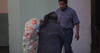 El noble trabajo de recolección de un adulto mayor en Tlaxcala contra la pobreza