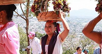 Danzantes de Puebla y Sonora rinden homenaje en la peregrinación a San Miguel