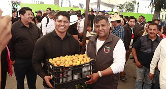 Omar Muñoz acude a la inauguración de la Feria del Tejocote 