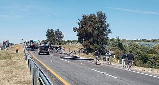 Accidente en autopista México-Guadalajara deja 3 muertos y 24 heridos