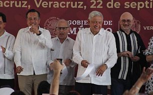 Manifestantes acusan a morenistas de agresiones durante visita de AMLO en Veracruz