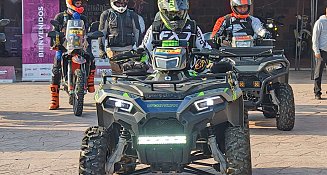 Omar Muñoz da banderazo de salida del “Rally Bola de Goma de Motociclismo” 