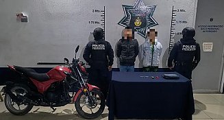 Detienen a pareja con arma hechiza y moto robada en Atlixco