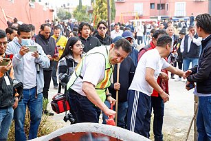 Alejandro Armenta lidera jornada de limpieza en Coronango