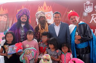 Celebró Armando Aguirre y Los Reyes Magos a las niñas y niños de Coronango