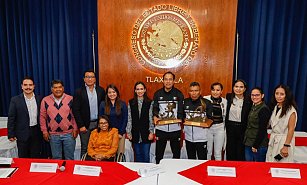 Congreso de Tlaxcala honra al atleta paralímpico Leonardo Pérez y su entrenador