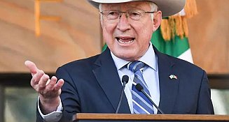 Ken Salazar reaparece y critica a Trump por el cambio de nombre del Golfo de México