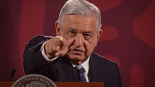 AMLO evita comentar sobre salidas del PAN y reelección de Alito Moreno