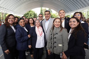 Sergio Salomón inaugura techados en escuelas poblanas, impulsando la educación