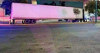 Intento de asalto en Periférico Norte deja tráiler baleado y caos vial