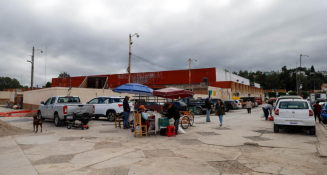 Cierre de Calle en Tlaxcala: Comerciantes Usan Explanada como Solución Temporal