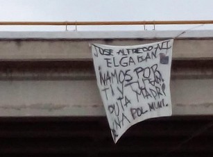 Amenazan a policía municipal de Texmelucan con mensaje colgado en un puente