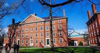 Trump amenaza con quitar exención fiscal a Harvard por ideología radical