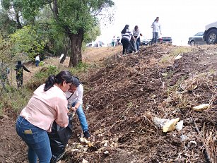 Encabeza Omar Muñoz faena de limpieza en el Río Atoyac 