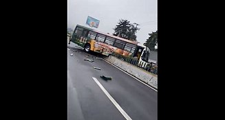 Accidente en México-Toluca: microbús se impacta y provoca caos vial