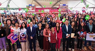 Lorena Cuéllar entrega apoyos a 322 jóvenes en Tlaxcala: más oportunidades