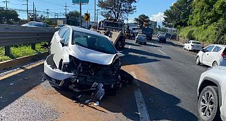 Aparatoso accidente en Monterrey deja 4 heridos y gran caos vehicular