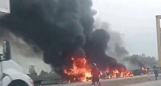 Accidente en Arco Norte: tráiler volcado e incendiado bloquea vialidad