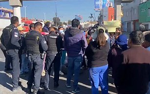 Bloqueo en la Vía Corta a Santa Ana: Vecinos exigen puente peatonal