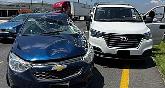 Carambola en la carretera México-Querétaro deja daños, pero sin heridos