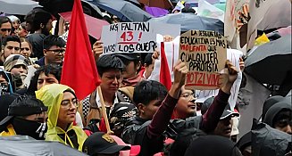 Normalistas de Ayotzinapa piden reactivar GIEI; protestan en CDMX