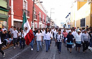 Ariadna Ayala lidera el desfile del 20 de noviembre en Atlixco