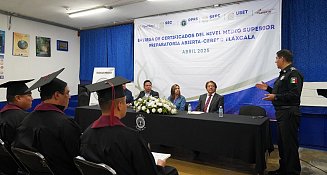Tlaxcala entrega certificados de preparatoria a personas en reclusión