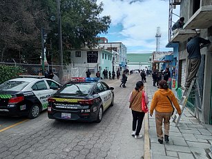 Ayuntamiento remueve a ambulantes "estorbo" en la capital