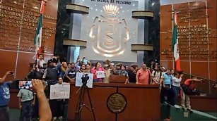 Periodistas protestan en Congreso de Guerrero tras amenazas de la diputada Citlali Téllez