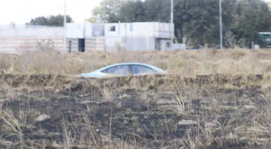 Hallan el cuerpo de una mujer dentro de un auto en Chachapa, Puebla