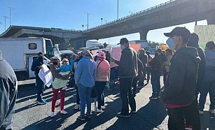 Bloqueo en la autopista México-Querétaro por manifestantes de Tultitlán