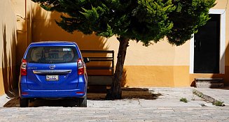 Indignación en Tlaxcala: ¡Estacionan autos junto al templo histórico!