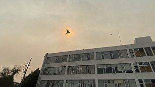 Cielo naranja en Puebla: humedad, ozono e incendios provocan fenómeno inusual