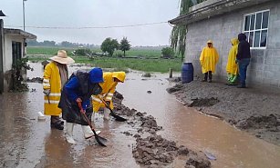 Auxilian áreas del Ayuntamiento de Huamantla a Xicohténcatl tras fuerte lluvia