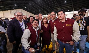 Gobernadora Cuéllar entrega vales para uniformes escolares, beneficiando a miles