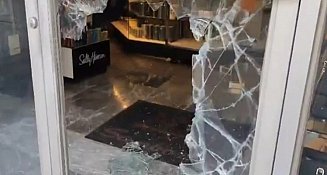 Sanborns del Centro Histórico sufre cristalazo durante la madrugada