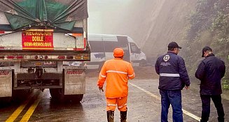 Derrumbe en la autopista Teziutlán-Virreyes provoca accidente en Puebla