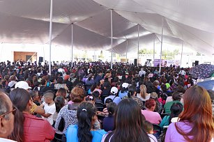 Omar Muñoz y Tere Alfaro encabezaron la conmemoración por el “Día Internacional de la Mujer” con el evento “Esta mujer cambiará el mundo”