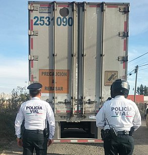 Asegura policía de Coronango tráiler con reporte de robo