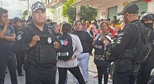 Linchamiento en Tepeaca: Pobladores incendian patrulla y muere un detenido