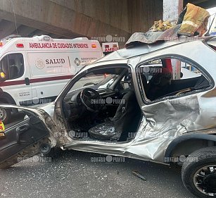 Mujer resulta con fractura tras fuerte choque en Chiautempan