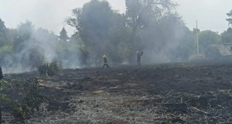 Incendio en Huactzinco arrasa pastizales por horno de leña fuera de control