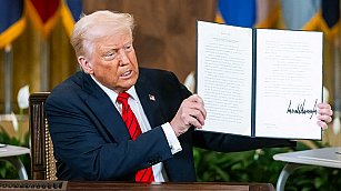 Trump refuerza su política migratoria con deportaciones y nuevas sanciones
