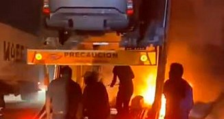 Incendio de tráiler nodriza en autopista Siglo XXI deja daños materiales graves