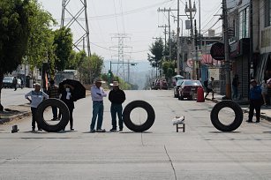 Bloqueo de ejidatarios en Valsequillo y Las Torres supera 24 horas; exigen pago por tierras expropiadas