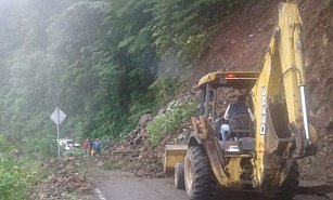 Lluvias en Puebla: deslaves cierran carreteras en la Sierra Nororiental