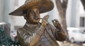 Restaurarán esculturas vandalizadas en la calle 5 de Mayo