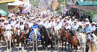 Más de 3 mil jinetes recorren Francisco Z. Mena con espíritu de tradición