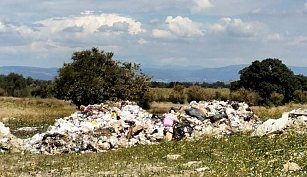 Vecinos denuncian tiradero de basura en San Lorenzo Chiautzingo